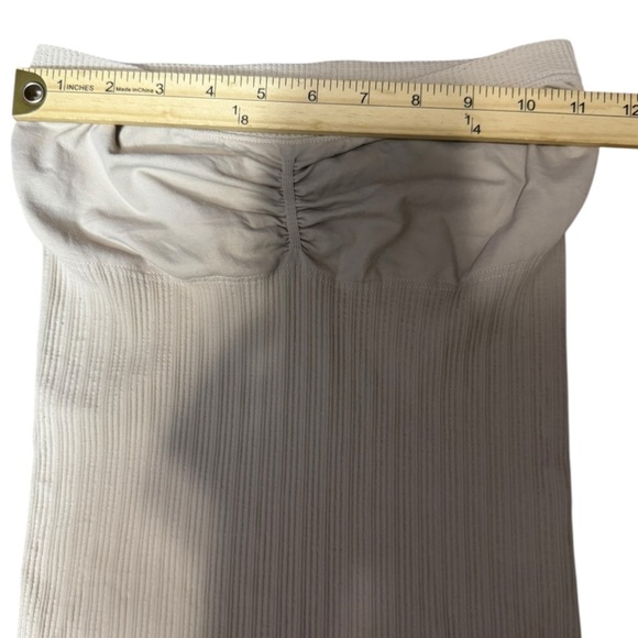 Bebe- Y2K BEBE Bandeau Stretchy Tube Top Undershirt Nude/Tan Size Small Women’s - Picture 3 of 14